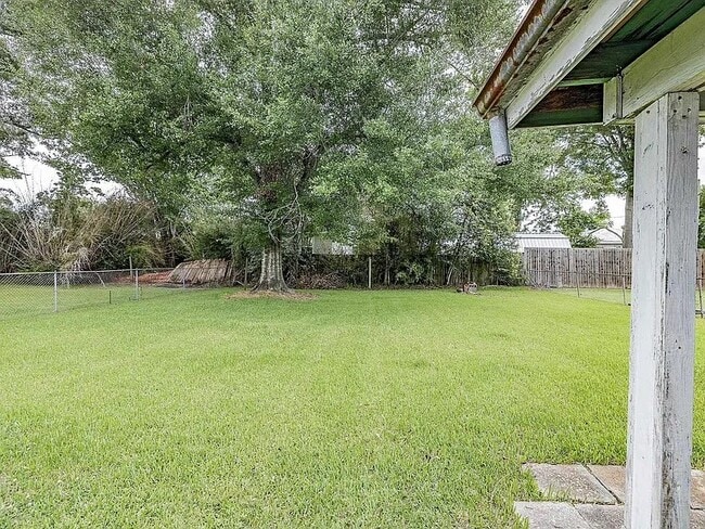 Building Photo - 127 Hackberry Ave