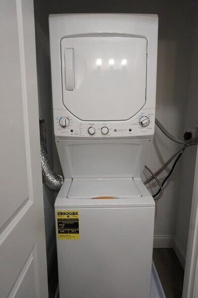 Building Photo - 140 Pearl St