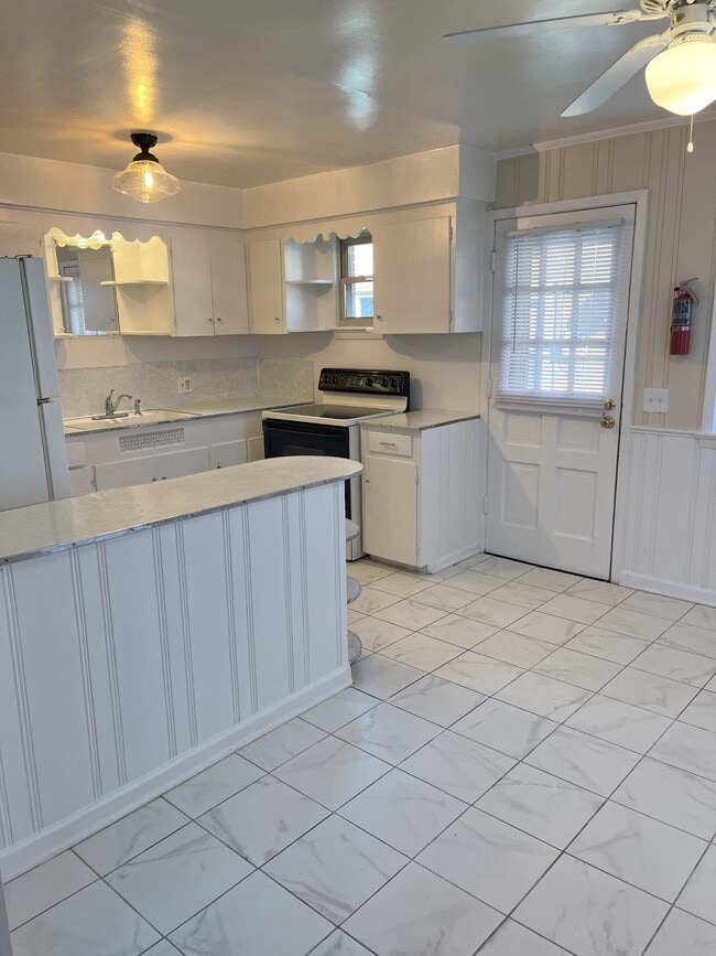 Building Photo - 2110 Market Ave N