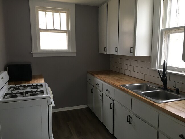 Building Photo - 1236-1238 Garfield NW