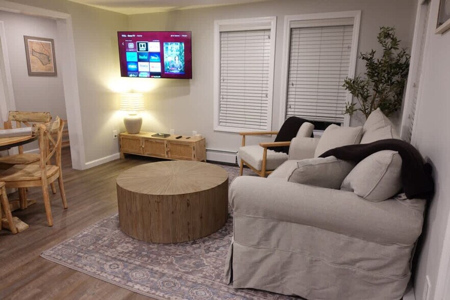 Primary Photo - 301 Portsmouth Ave