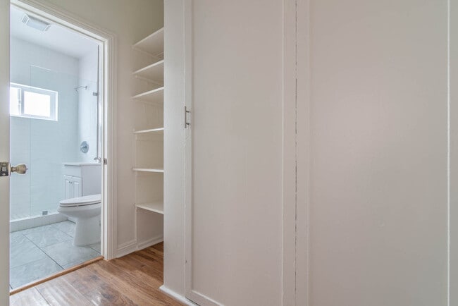 Building Photo - 400 N Coronado St