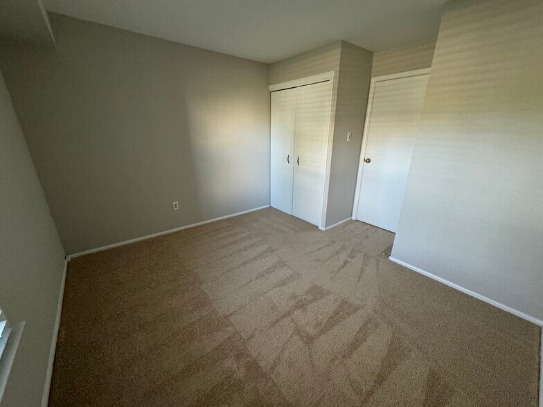 Second bedroom with closet - 2103 Society Pl