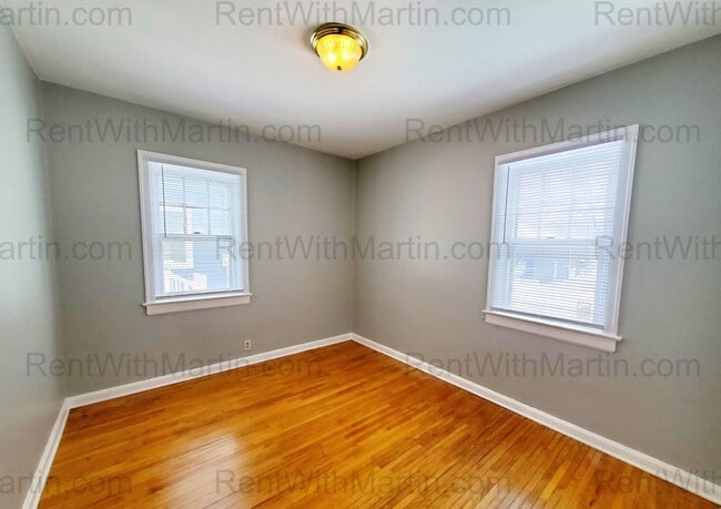 Building Photo - FOR RENT- 657 Dawson- Pets ok with conditions- Recent Remodel!