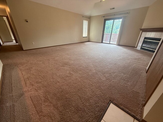 Building Photo - 2-Bedrom Condo Apartment in Broadview Hts!!