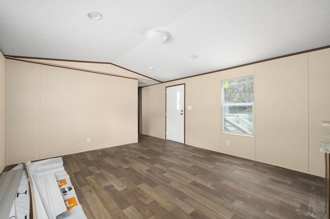 Building Photo - 100 Burrow Ln