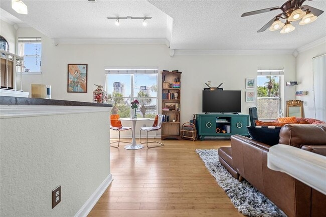 Building Photo - 740 Mainsail Dr