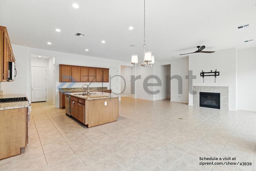 Building Photo - 15042 Iron River Dr