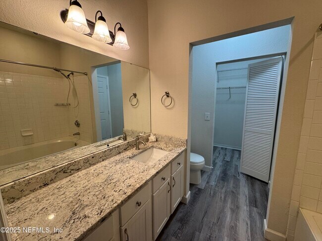 Building Photo - 13703 Richmond Park Dr N