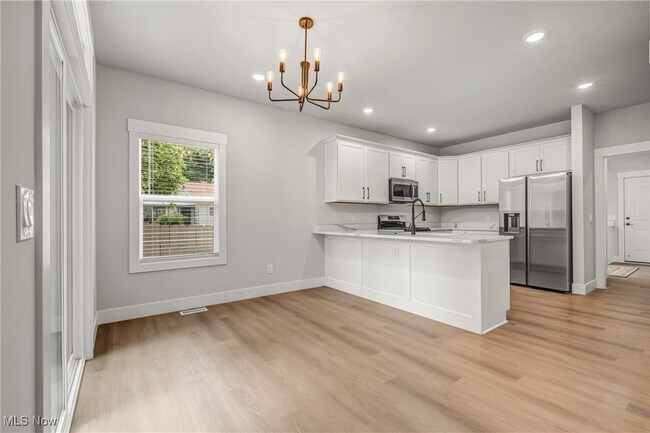 Building Photo - 300 N Bissell Rd