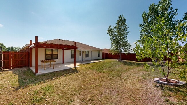 Building Photo - PRICE IMPROVEMENT $1595 + 2 WEEKS FREE REN...