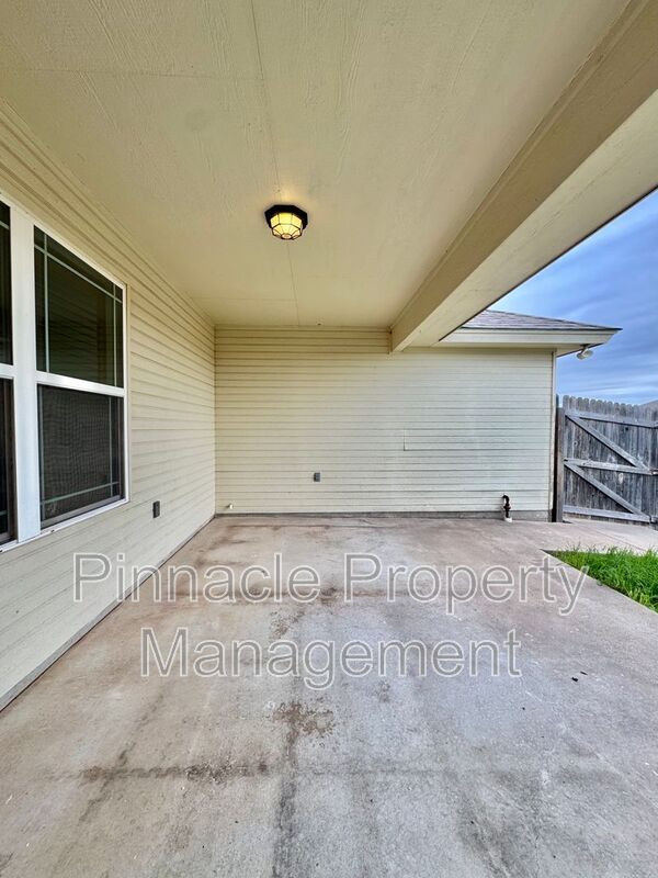 Building Photo - 4925 Scarlet Oak Dr