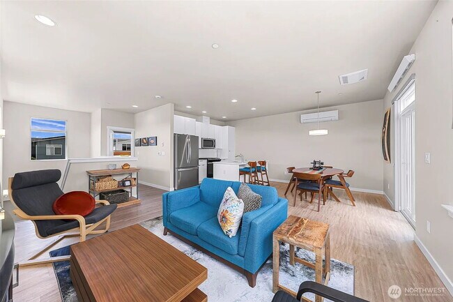 Building Photo - Modern 3-bedroom with Fully Fenced Yard in...