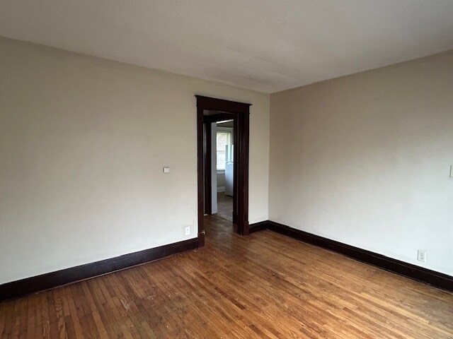 Building Photo - 300 Roesch Ave