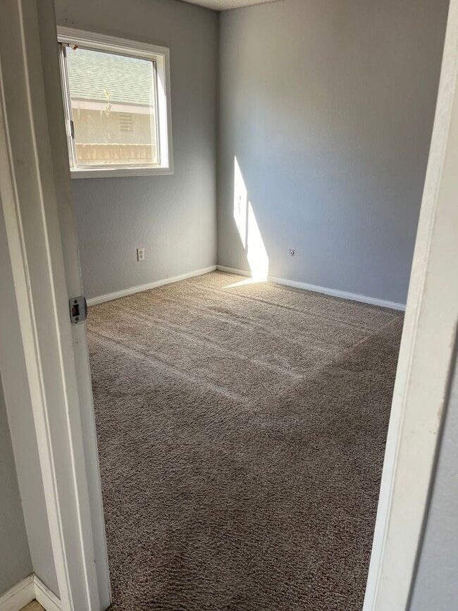 Building Photo - Single Story Home