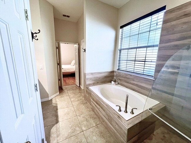 Building Photo - 614 Nadina Pl