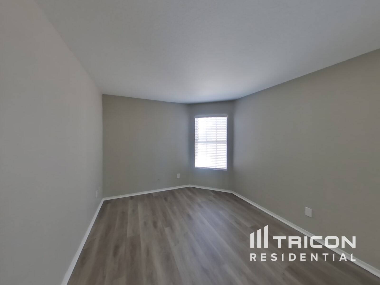 Building Photo - 12320 W Edgemont Ave