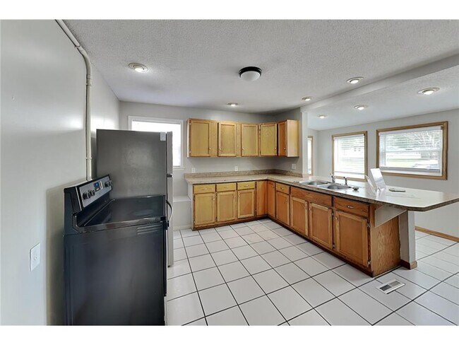 Building Photo - 4748 W 125th St