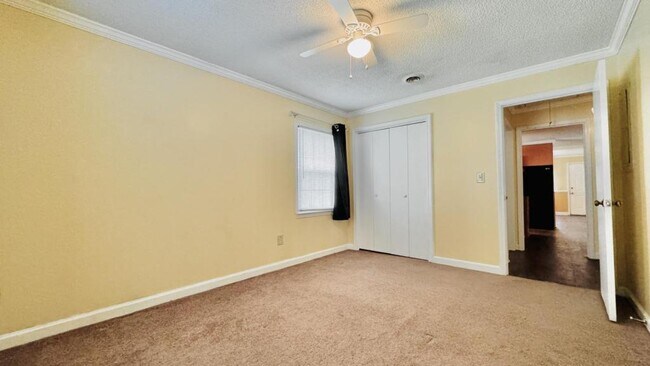 Building Photo - 1410 W Avondale Dr