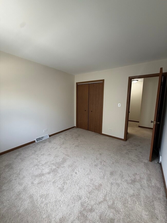 Building Photo - 121 Spuhler Dr