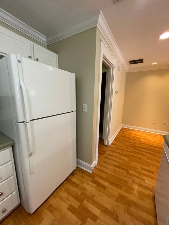 Building Photo - 07-204 Fattouh