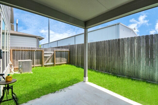 Building Photo - 1722 Summerlyn Ter Dr