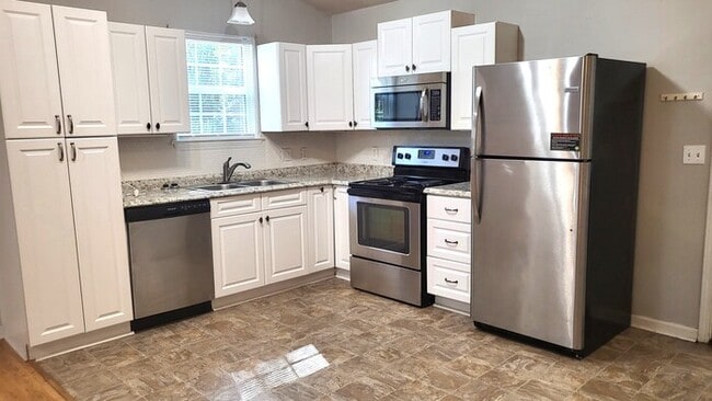 Building Photo - Available Now: Three Bedroom House in Tayl...
