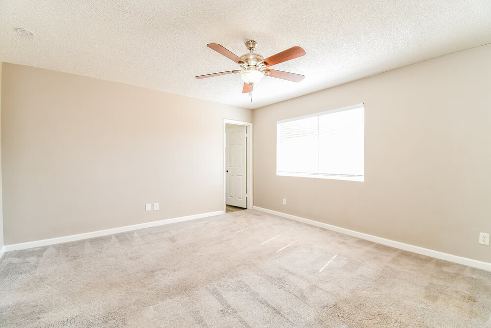 Building Photo - 664 S Robin Ln