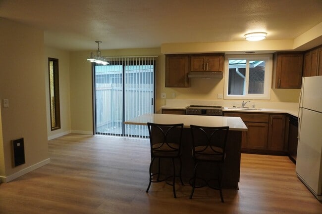 Building Photo - r3128.3130NE.86th.AVE