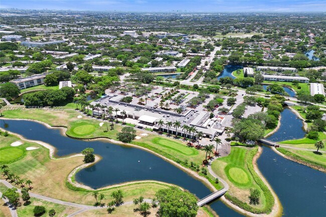 Building Photo - 3001 Portofino Isle