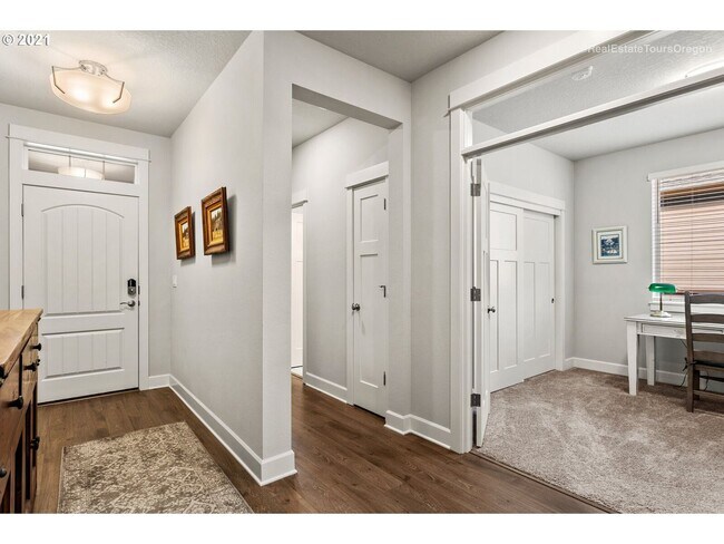 Building Photo - Stunning 3BD Home in Ridgefield!  Gourmet Kitchen & High End Finishes!