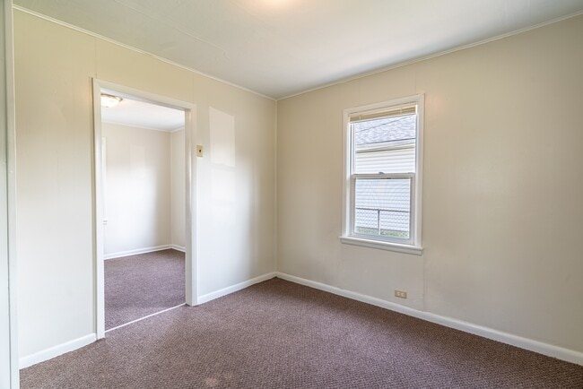 Building Photo - 2816 Hanson St