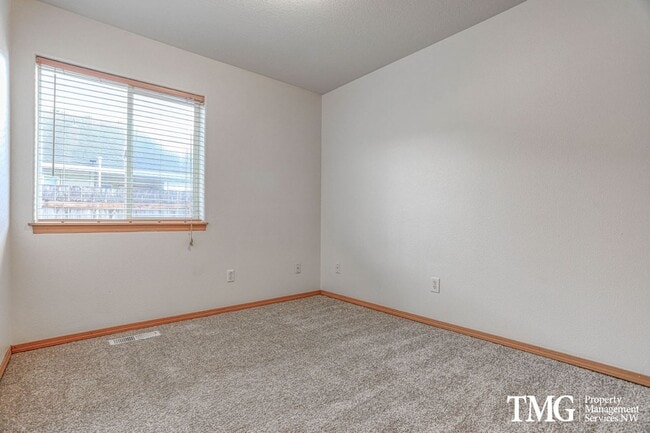 Building Photo - Beautiful Orchards Home with Spacious Layout