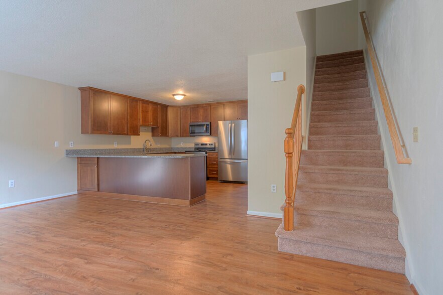 Building Photo - 852 Patrick Henry Dr