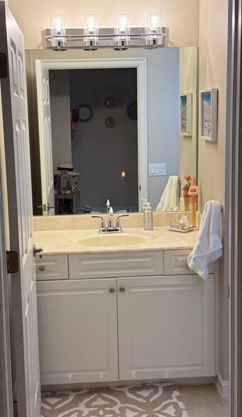 Guest Bathroom - 10550 Amiata Way