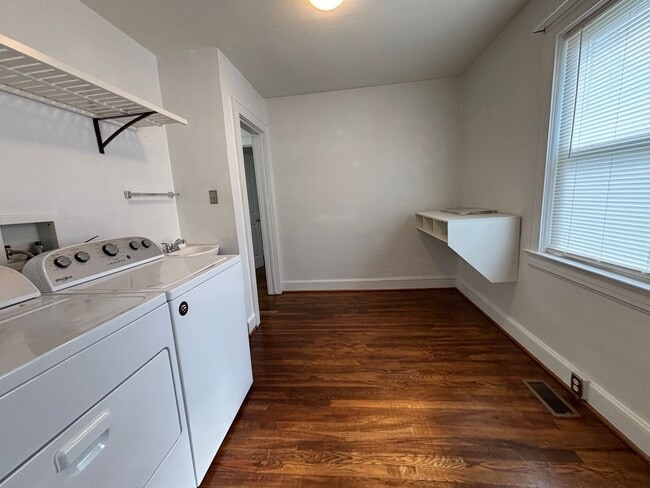 Building Photo - $500 OFF first months rent********950 Morgan Avenue -One Level Living with 2 bedrooms and 2 baths