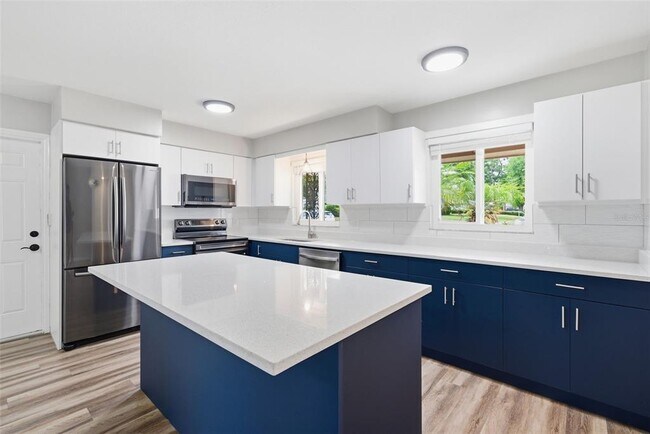 Building Photo - 2465 Brentwood Dr