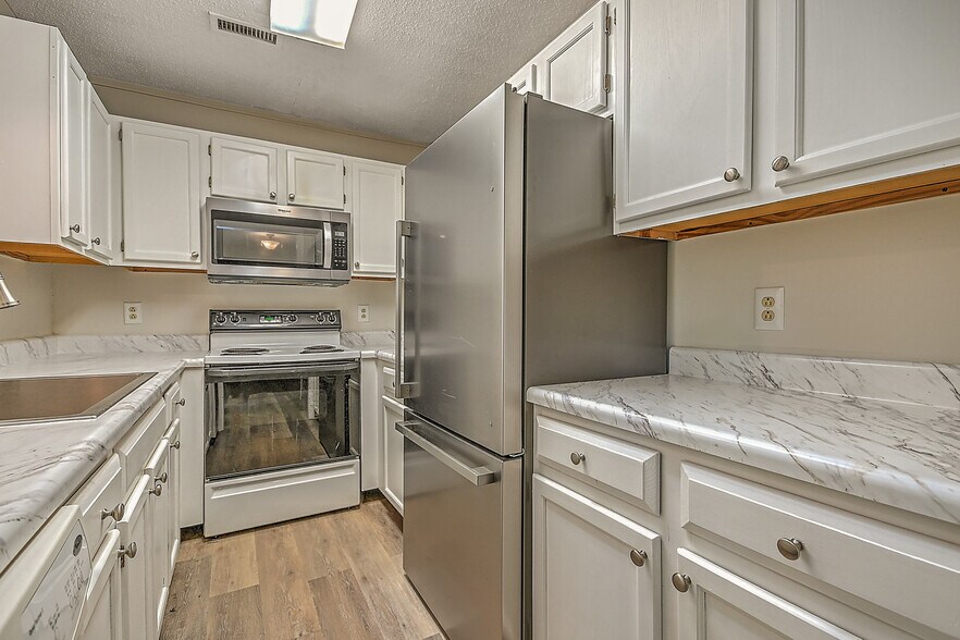 Building Photo - 208 Dean St