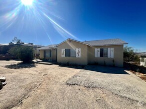 Building Photo - Cozy 3-Bedroom Home Near 29 Palms Base & J...