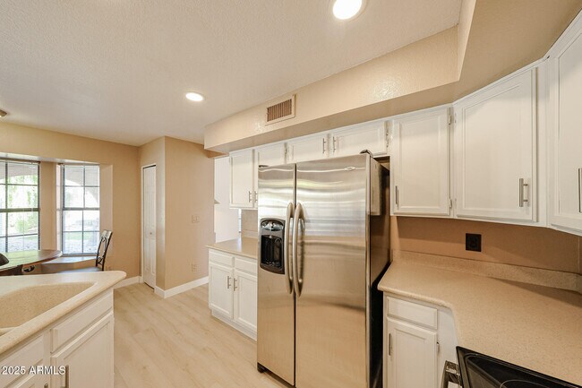 Building Photo - 5440 W Beryl Ave