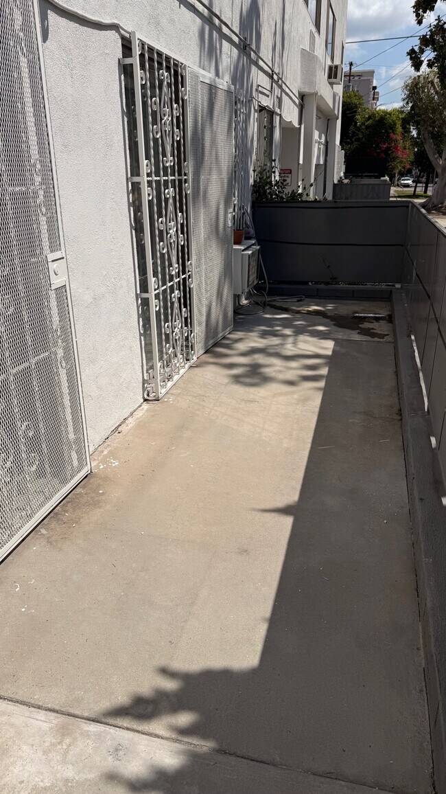 private patio - 7617 De Longpre Ave