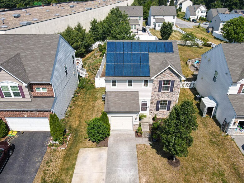 Building Photo - 7044 Lennox Ave