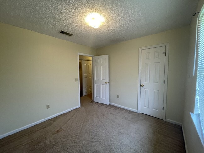 Building Photo - House for Rent