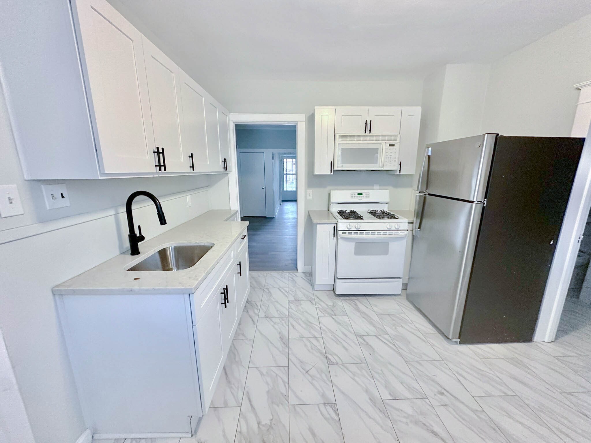 Building Photo - 420 W Chestnut Ave