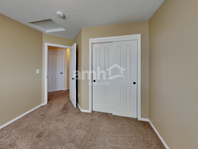 Building Photo - 2360 N Grey Hawk Ave