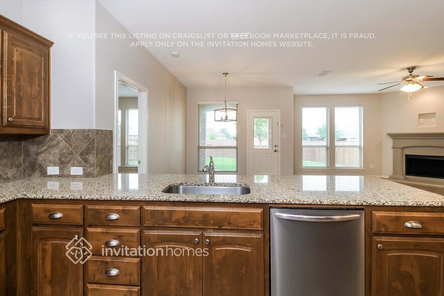 Building Photo - 3232 Tamarack Ln