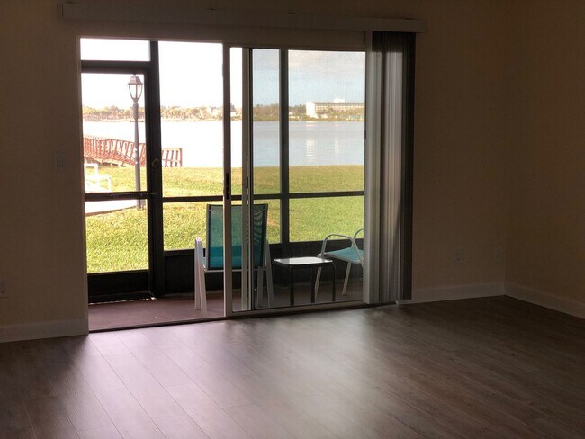 Building Photo - 2 bedroom 2 bath recent remodel Direct river front.