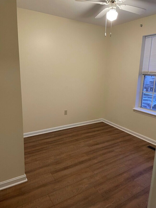 Building Photo - Spacious 3BR Townhome with Walkout Basement, Deck, Fenced Yard, Central A/C + Assigned Parking