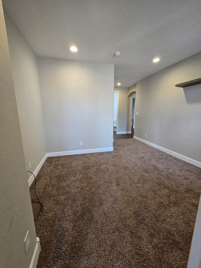 Building Photo - COMING SOON! Beautiful 4 bed, 3.5 bath in ...