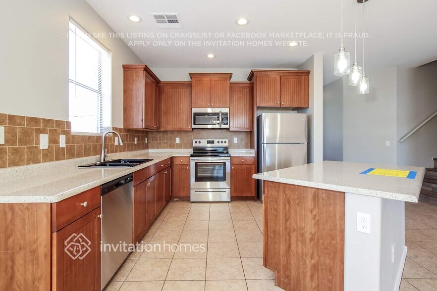 Building Photo - 11727 W Foothill Ct